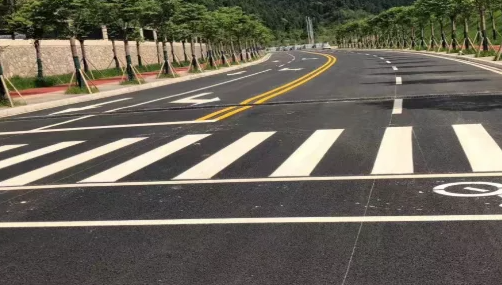 蘇州廠區(qū)停車(chē)場(chǎng)車(chē)位劃線哪家好？專業(yè)團(tuán)隊(duì)為您定制方案