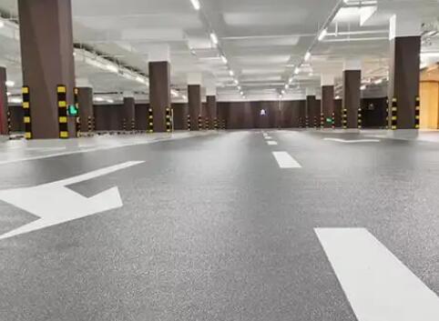 工廠磨石地坪施工難題不用愁，專業(yè)設(shè)備團隊來解憂